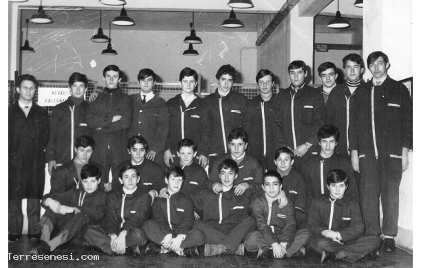 1972, presunto - Studenti di Elettrotecnica nei Laboratori dell'Istituto Tecnico - (033)