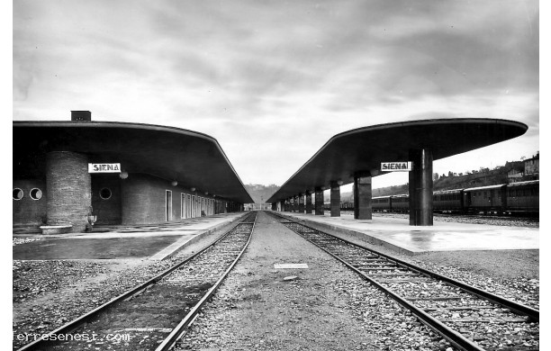 1936 - Binari e pensiline della nuova Stazione Ferroviaria
