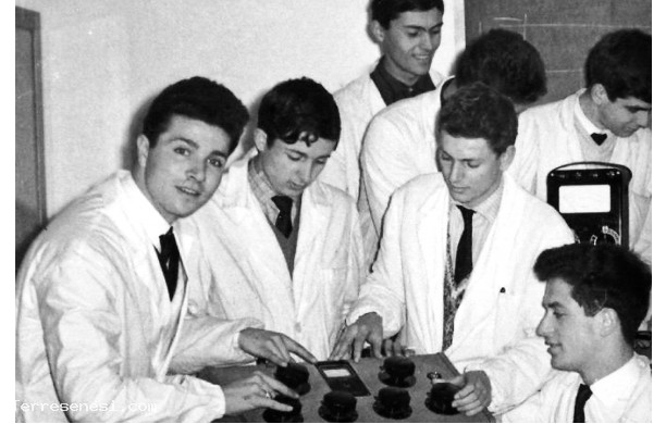 1962 - Chimici in laboratorio
